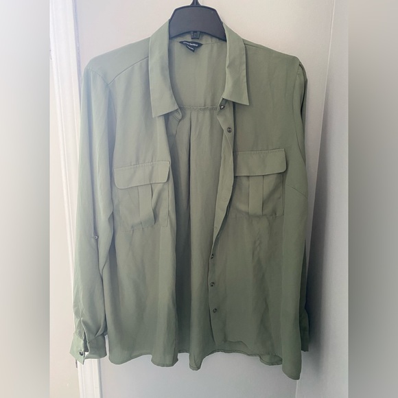 Beautiful camo green button down shirt with long sleeves 🩶💚🤎 - Picture 2 of 5